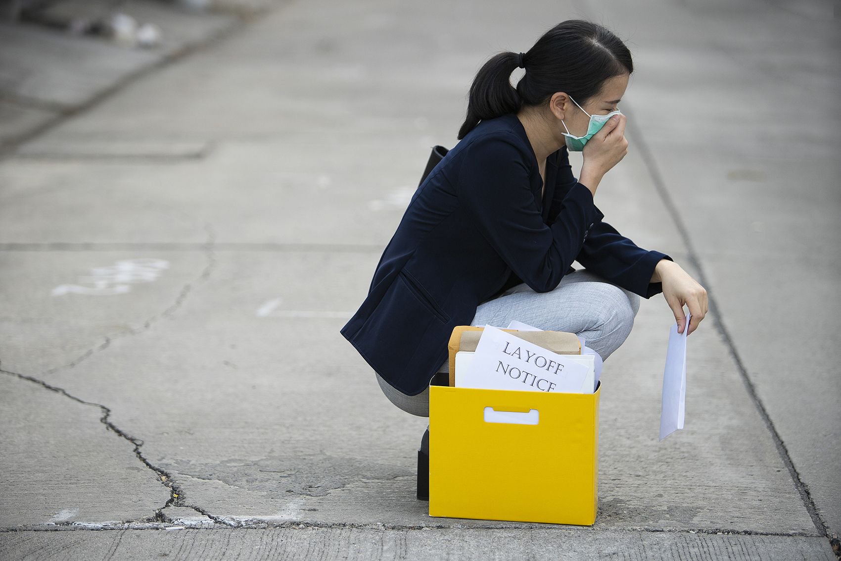 月薪3万女子提离职后数月才获批，要求单位给112万，法院：赔偿56万