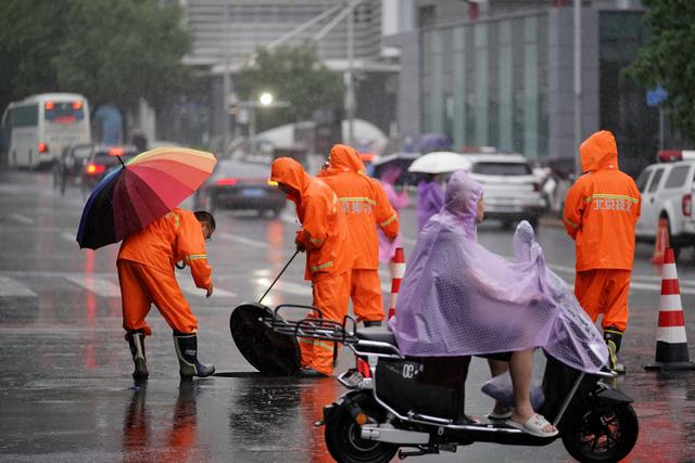 北京交警增设千余处路面岗位，今日共接报涉降雨警情64件