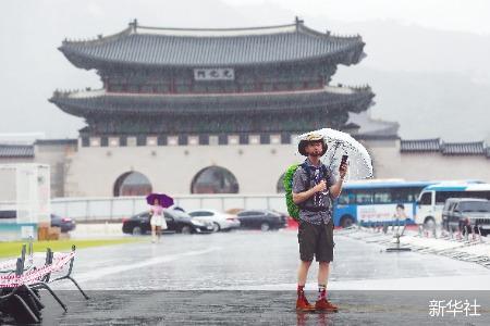 台风“卡努”来袭 韩国普降暴雨