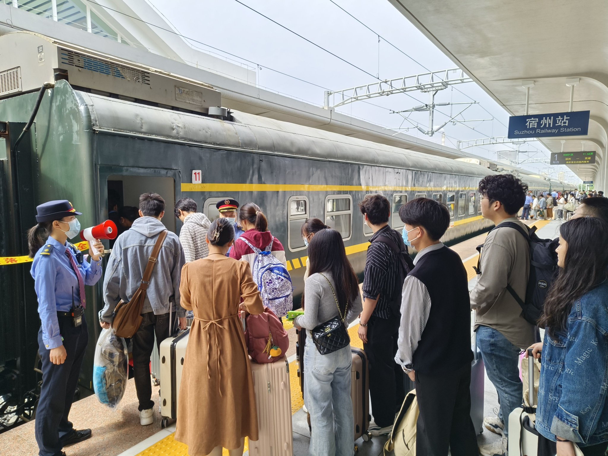 长三角铁路今日预计发送340万人次，较2019年同期增近五成