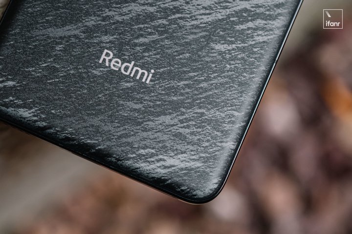 Redmi K70 系列体验：3499 元起售，性能依旧强劲，外观、拍照和充电都有大升级